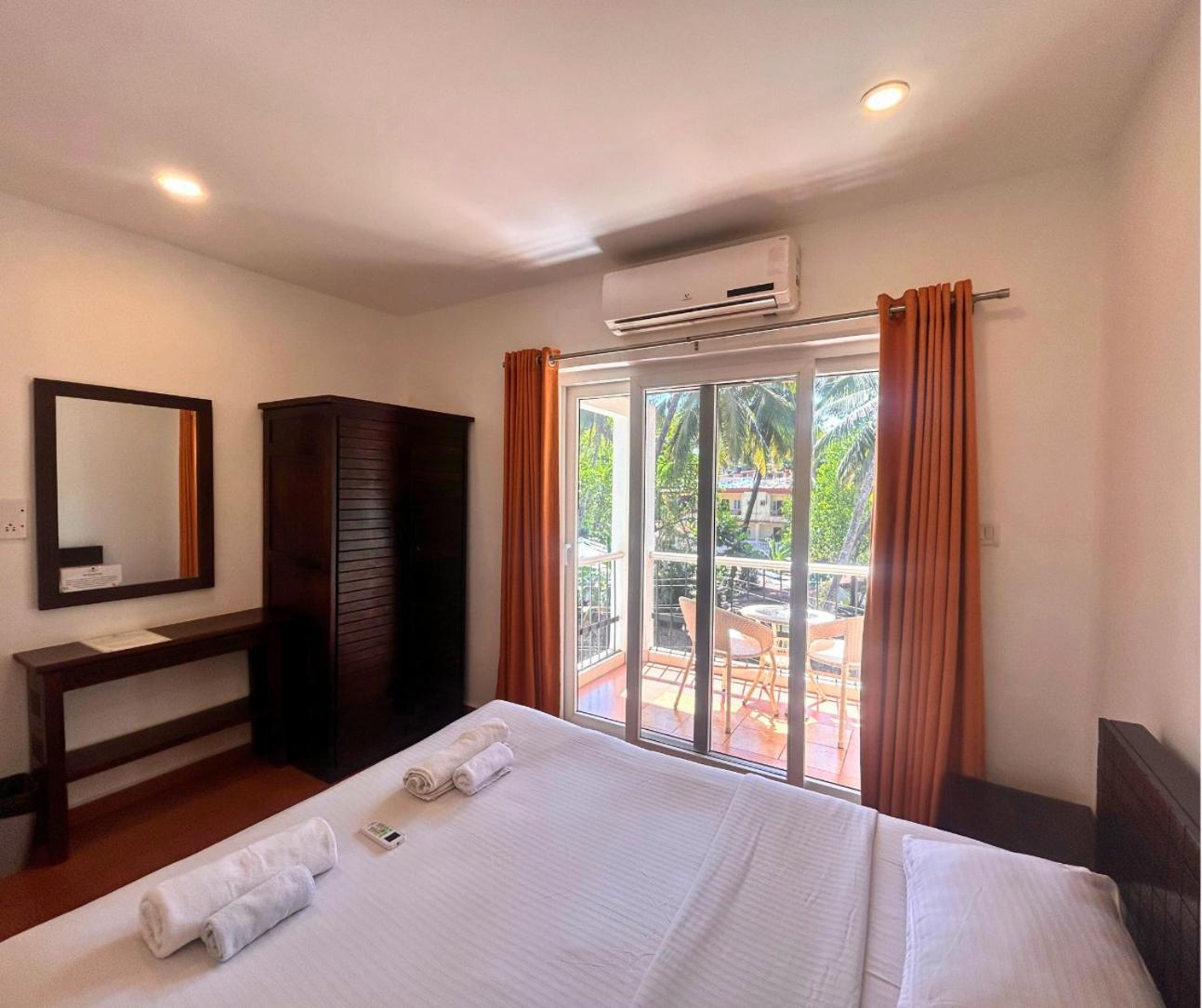 Jungle Hut-Annabelle'S Beach Apartments At Bernard Simao,Calangute,Goa Candolim Exterior photo